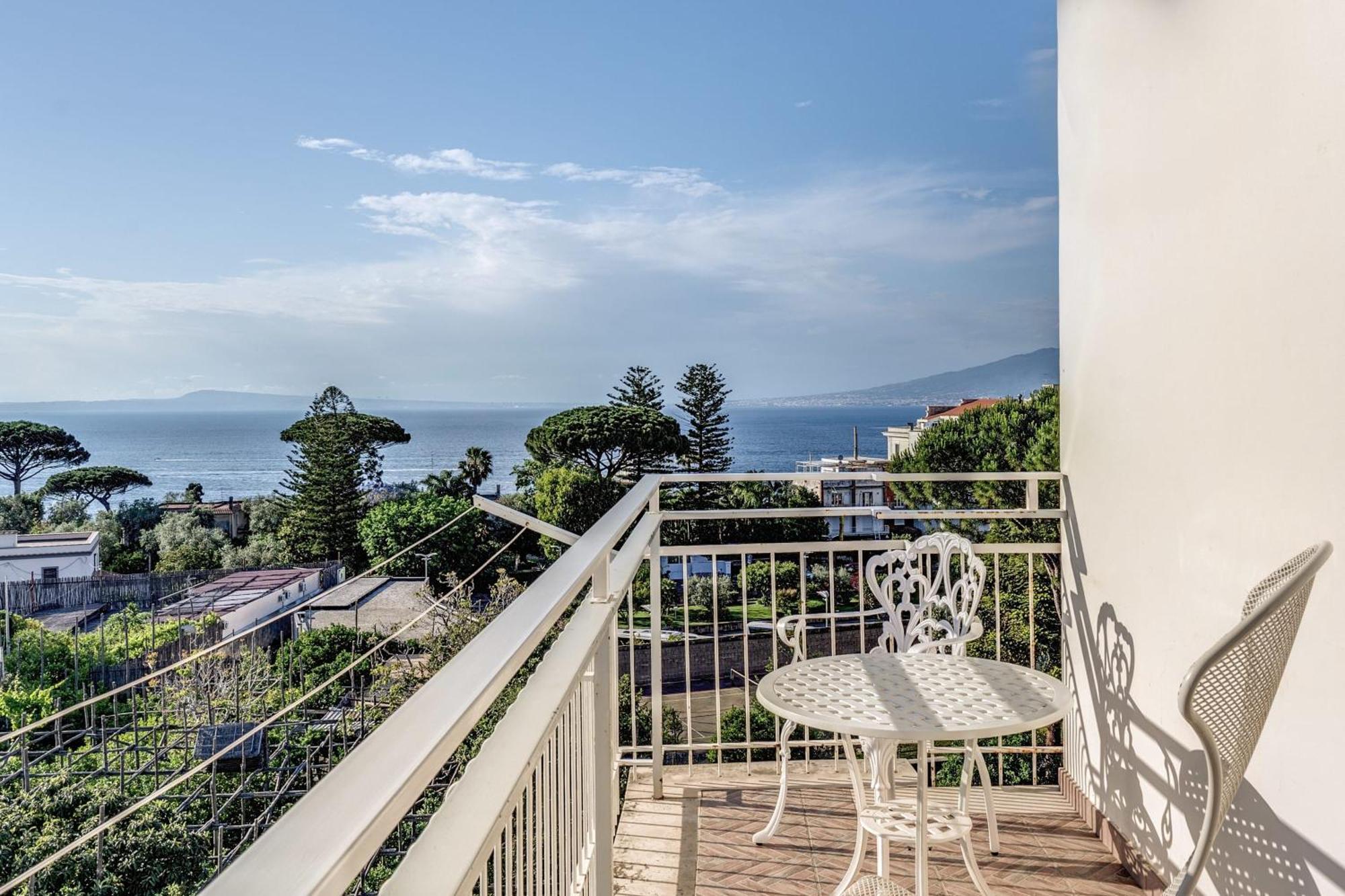 La Musica In The Heart Of Sorrento, 100 M From Station Apartment Exterior photo